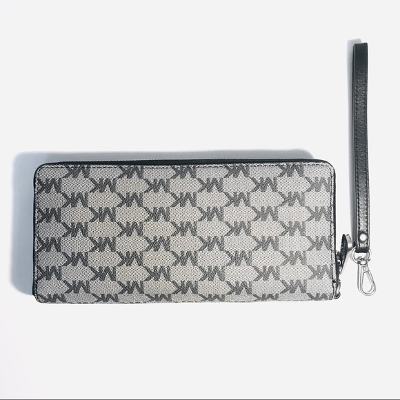 *SOLD* Authentic Michael Kors Travel Wallet - Picture 2 of 9